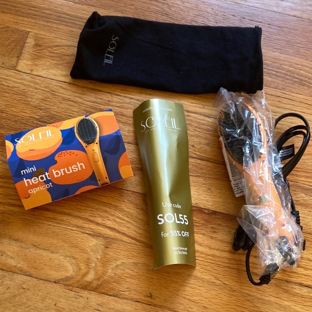 NIB Soleil Mini Heat Brush in Apricot